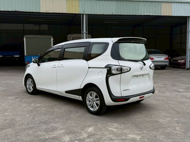 1.5L 五人座經典版 有倒車顯影 一鍵啟動 摸門解鎖  第3張相片