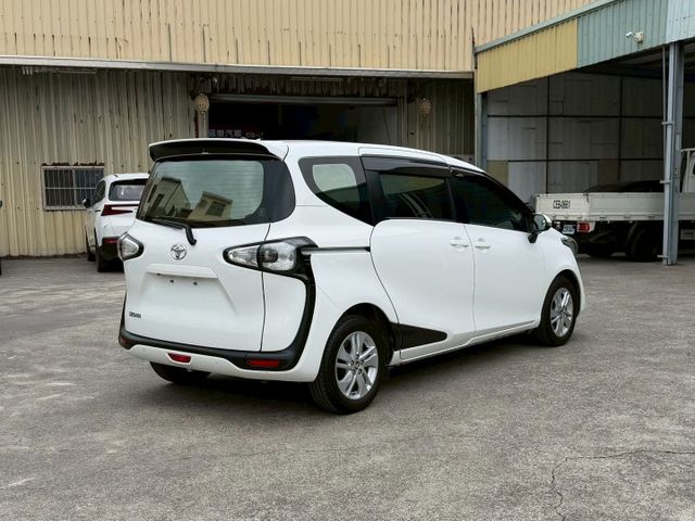 1.5L 五人座經典版 有倒車顯影 一鍵啟動 摸門解鎖  第4張相片