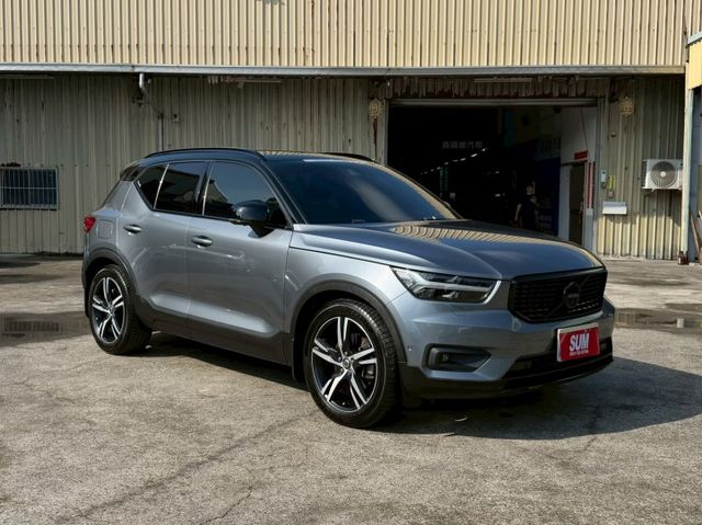 T4 R-Design  有ACC跟車 倒車顯影 盲點偵測 免鑰匙系統 全景天窗  第2張相片