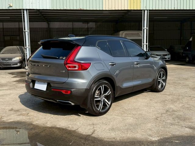 T4 R-Design  有ACC跟車 倒車顯影 盲點偵測 免鑰匙系統 全景天窗  第3張相片
