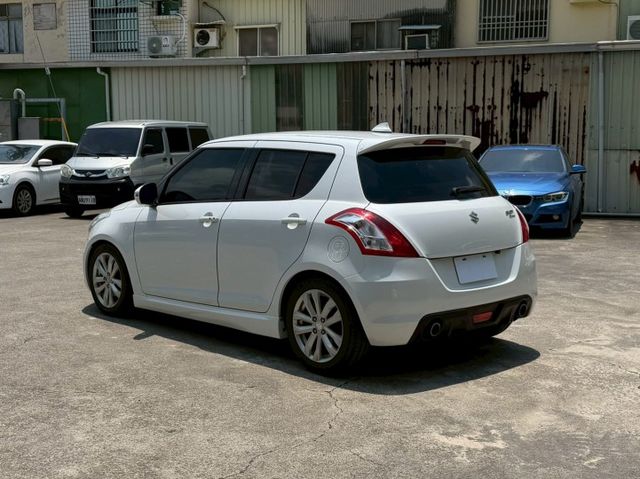 GLX 頂規版本 有定速 倒車顯影 衛星導航 一鍵啟動 摸門解鎖  第3張相片