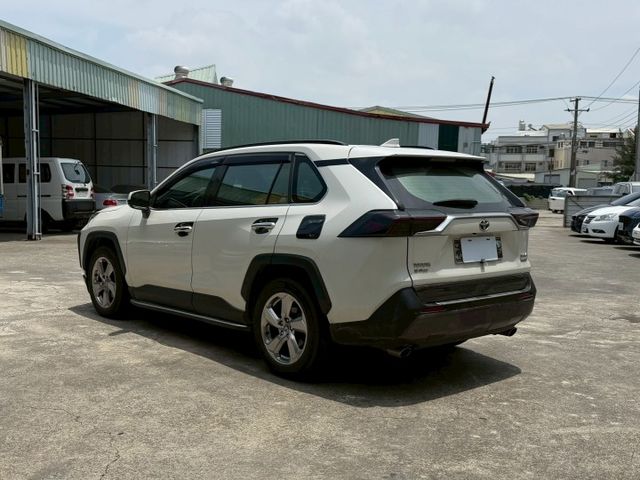Hybrid 旗艦 4WD 版本 有ACC跟車 全景天窗 免鑰匙系統  第3張相片