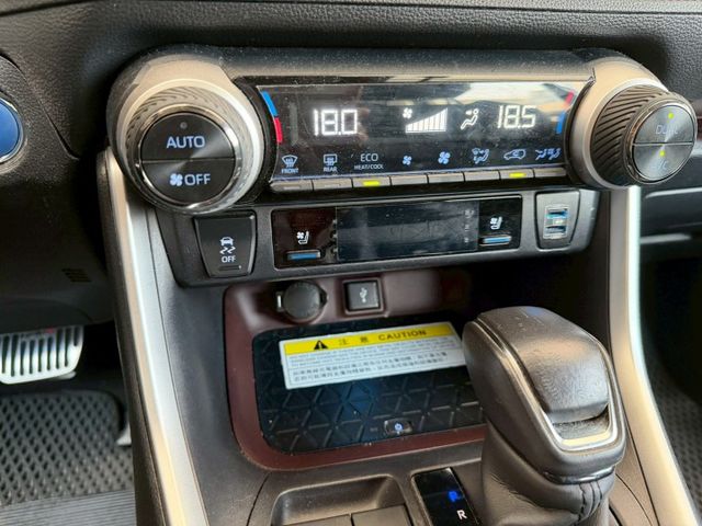 Hybrid 旗艦 4WD 版本 有ACC跟車 全景天窗 免鑰匙系統  第15張相片