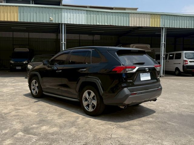 配備齊全 有ACC跟車 倒車顯影 免鑰匙系統 雙區恆溫  第3張相片