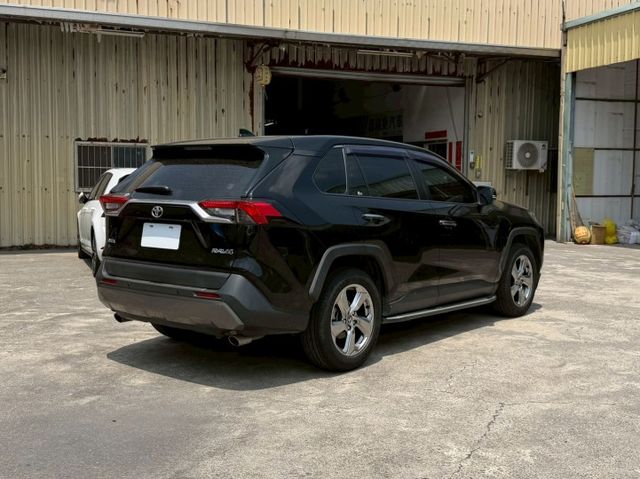 配備齊全 有ACC跟車 倒車顯影 免鑰匙系統 雙區恆溫  第4張相片