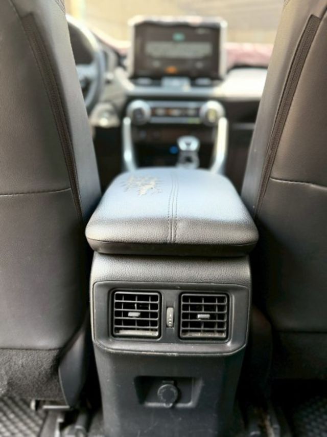 配備齊全 有ACC跟車 倒車顯影 免鑰匙系統 雙區恆溫  第11張相片