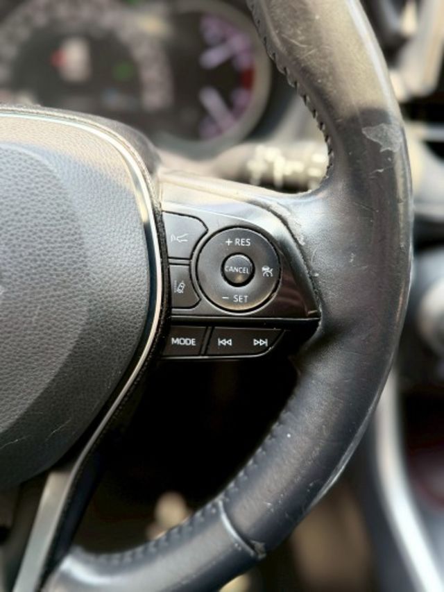 配備齊全 有ACC跟車 倒車顯影 免鑰匙系統 雙區恆溫  第13張相片