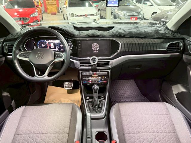 一手車 新車原廠保固至明年 有ACC跟車 倒車顯影  衛星導航  第9張相片