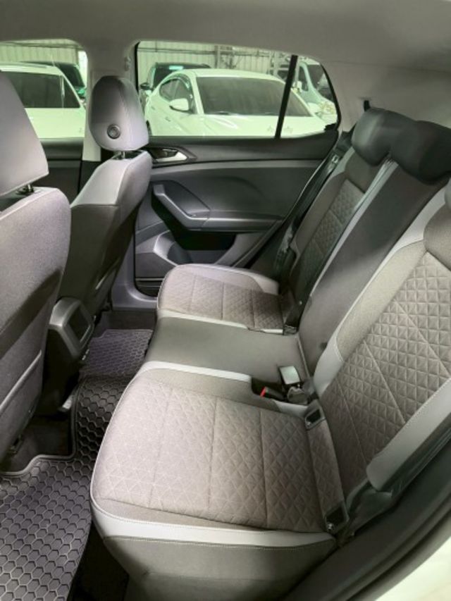 一手車 新車原廠保固至明年 有ACC跟車 倒車顯影  衛星導航  第10張相片