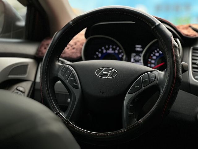 HYUNDAI現代 ELANTRA  第3張相片