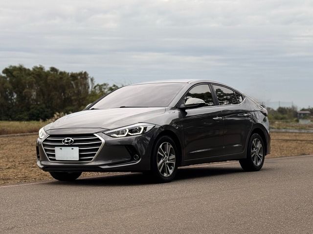 HYUNDAI現代 ELANTRA  第1張相片