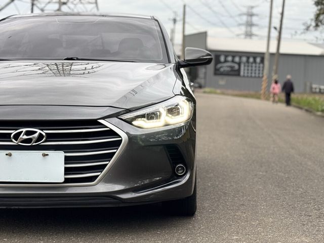 HYUNDAI現代 ELANTRA  第2張相片