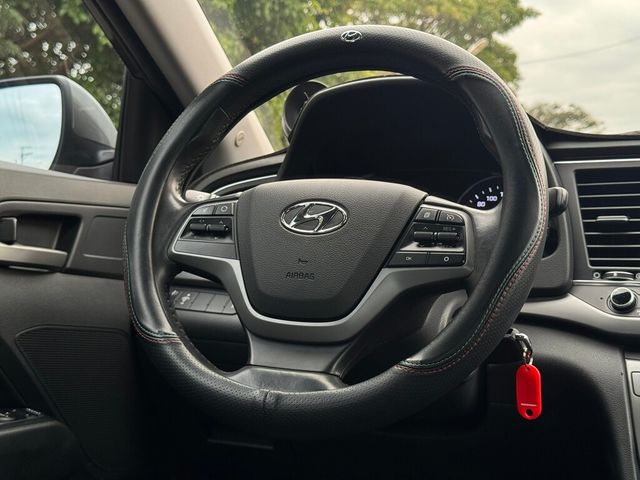 HYUNDAI現代 ELANTRA  第5張相片