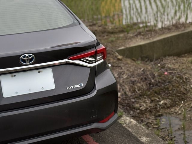 TOYOTA豐田 COROLLA ALTIS HYBRID  第3張相片