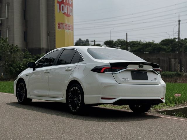TOYOTA豐田 COROLLA ALTIS HYBRID  第2張相片