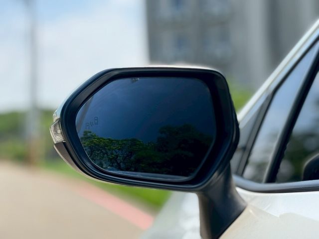 TOYOTA豐田 COROLLA SPORT  第3張相片