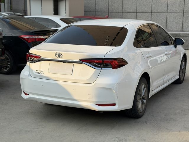 TOYOTA豐田 ALTIS  第3張相片