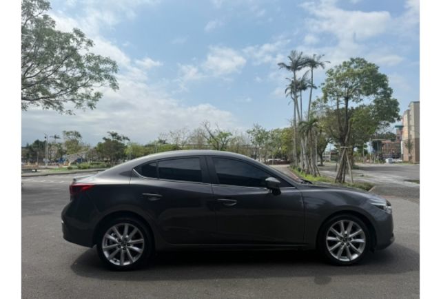 Mazda MAZDA3  第4張相片