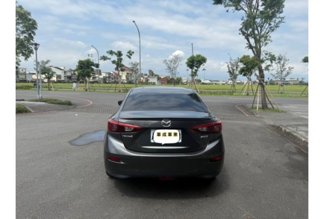 Mazda MAZDA3  第6張相片