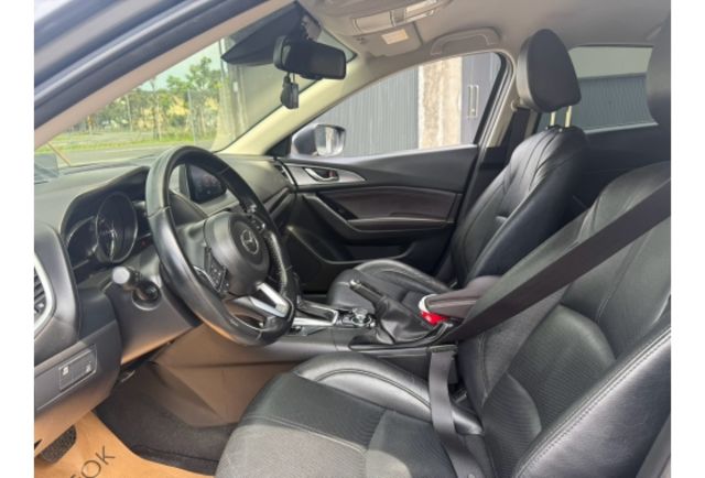 Mazda MAZDA3  第9張相片