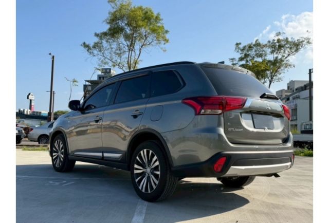 Mitsubishi OUTLANDER  第2張相片