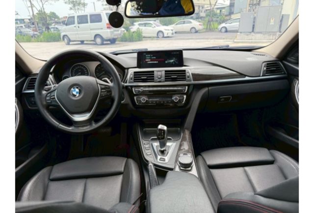 2016年式 BMW 330E SEDAN  第5張相片