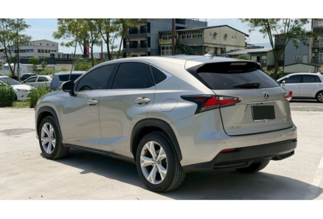 Lexus NX300h  第2張相片