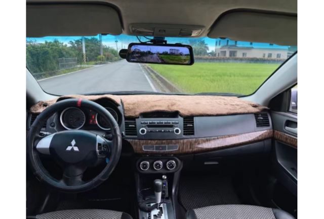 Mitsubishi LANCER  第7張相片