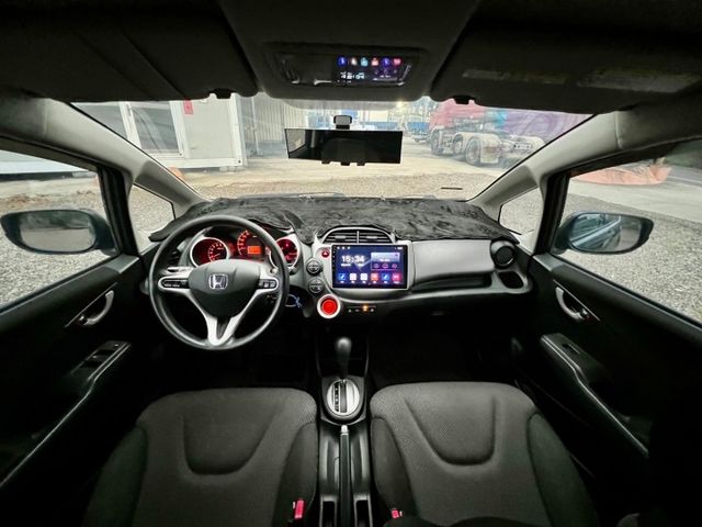 熱門省油小車FIT~前霧燈、LED尾燈、方向盤快控鍵、換檔撥片、恆溫、定速，有安卓機!!  第14張相片