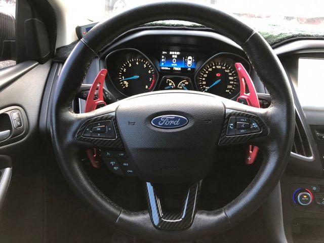 FORD Focus 1.5T頂級運動型 LED日行燈尾燈HID頭燈，6安、摸門、方向盤快控鍵+撥片、定速、盲點  第13張相片