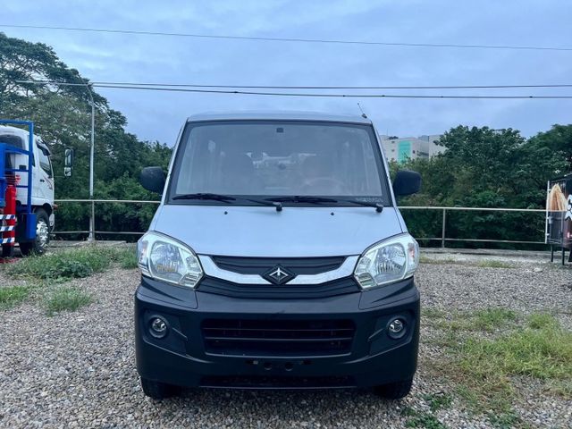 熱門小廂車來了~露營、做生意、工作等使用途廣泛，生財工具首選! 後座可加座椅依需求調整。  第2張相片