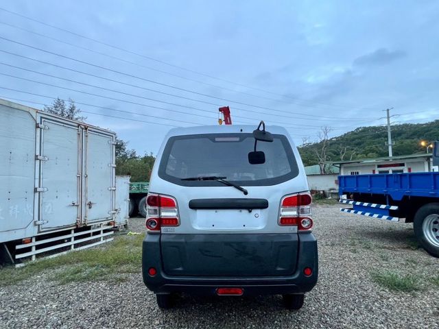 熱門小廂車來了~露營、做生意、工作等使用途廣泛，生財工具首選! 後座可加座椅依需求調整。  第6張相片