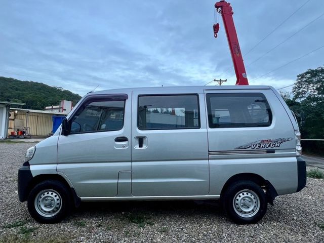 熱門小廂車來了~露營、做生意、工作等使用途廣泛，生財工具首選! 後座可加座椅依需求調整。  第8張相片