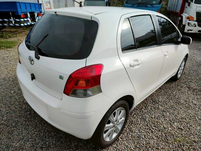 女性最愛小車白色YARIS，超低里程代步首選。  第5張相片