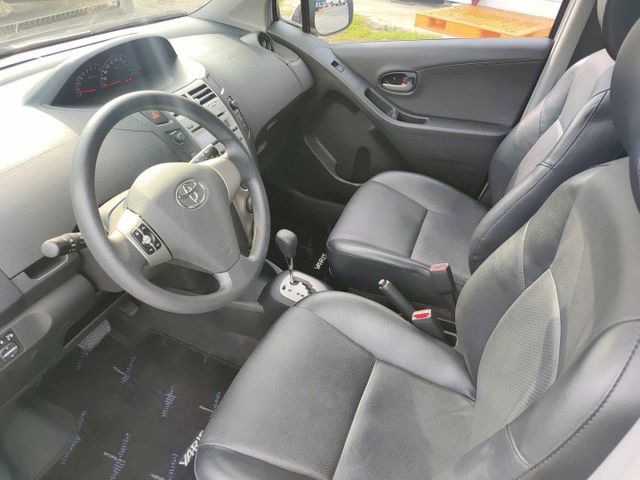 女性最愛小車白色YARIS，超低里程代步首選。  第8張相片