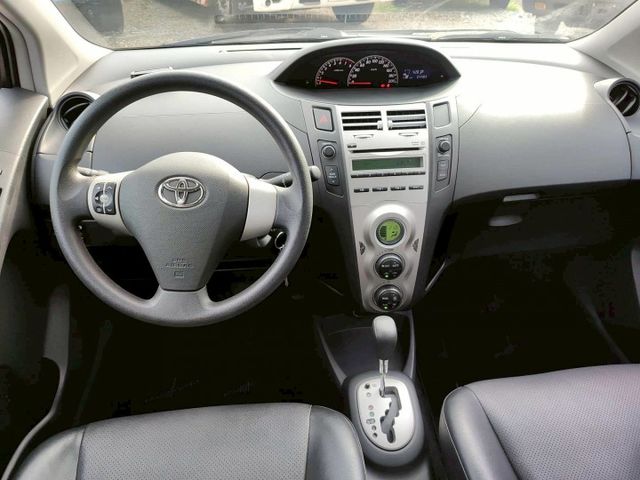 女性最愛小車白色YARIS，超低里程代步首選。  第10張相片