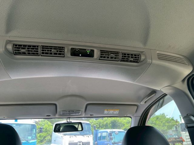 里程少車況好~工作好用車、後座大空間座椅可翻摺好載貨  第16張相片