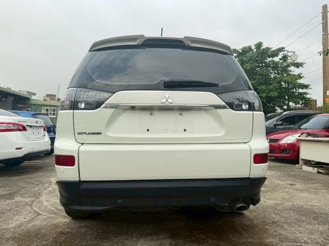 ASC+TCL+ABS+EBD+BAS完整主動防護、行李頂架、感應頭燈、定速、恆溫，超值SUV!  第3張相片