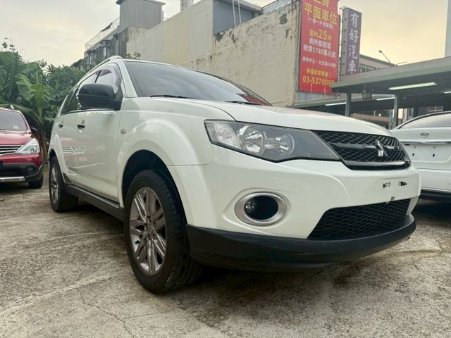 ASC+TCL+ABS+EBD+BAS完整主動防護、行李頂架、感應頭燈、定速、恆溫，超值SUV!  第6張相片