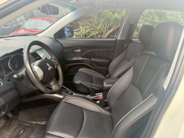ASC+TCL+ABS+EBD+BAS完整主動防護、行李頂架、感應頭燈、定速、恆溫，超值SUV!  第8張相片
