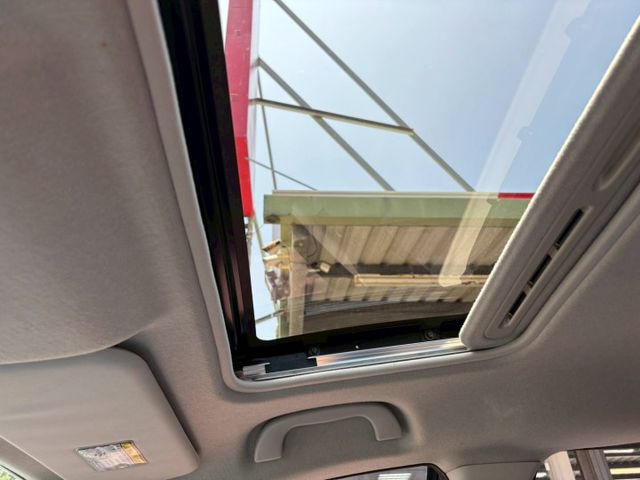 正常里程~新車98.9萬超經濟實惠的七人座MPV、雙電動側滑門上下車超方便、前後錄行車紀錄器超放心  第17張相片