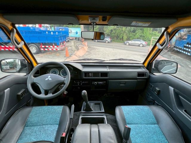 載人載貨做生意都好用、賺錢好幫手，內外乾淨漂亮，想要露營、車泊等皆可  第14張相片