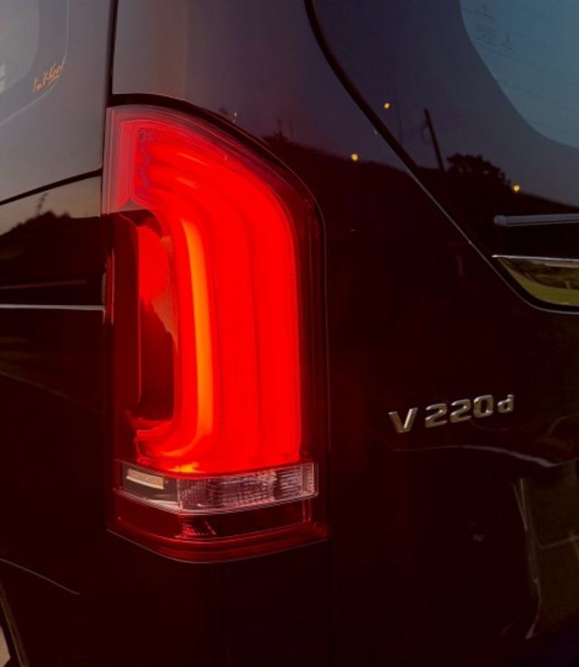 車室為2+2+3 七人座標準配置之第二排座椅採取左右兩側獨立設計，提供尊榮的乘坐禮遇  第10張相片