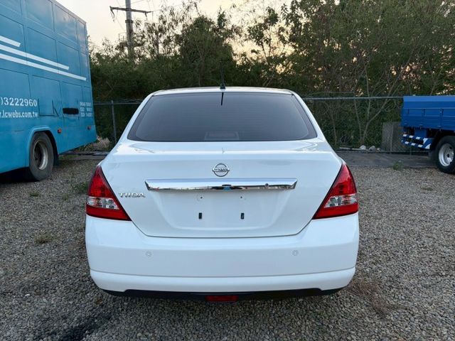 都在原廠保養！低里程代步神車、好顧稅金低、一級能效-平均油耗達14.1  第4張相片