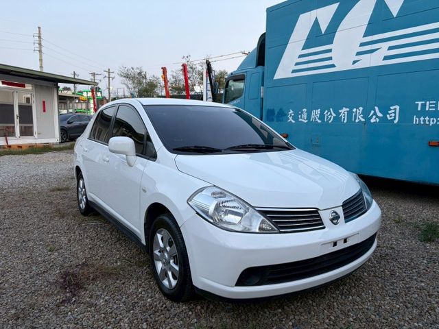 都在原廠保養！低里程代步神車、好顧稅金低、一級能效-平均油耗達14.1  第7張相片