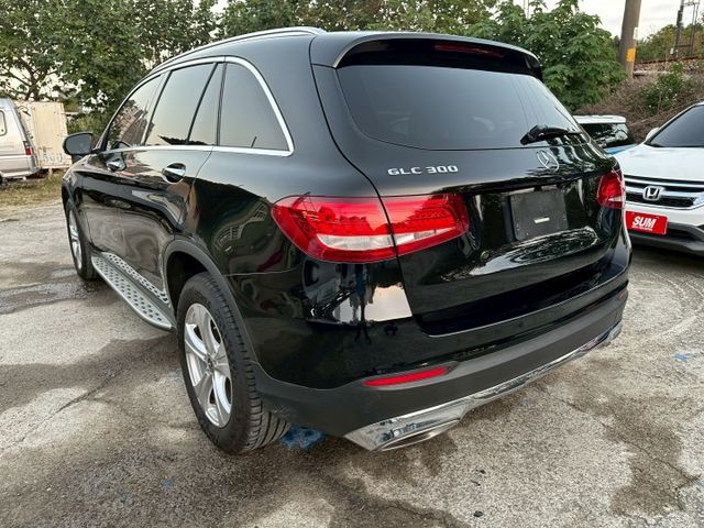 GLC 300 4MATIC 雙前電動加熱座椅  第3張相片