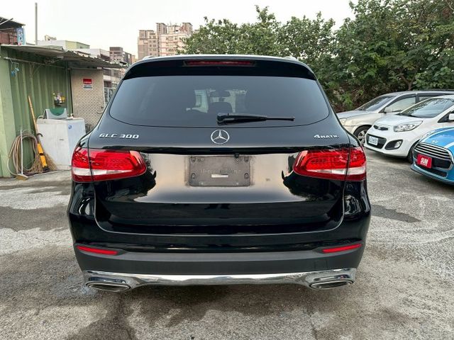 GLC 300 4MATIC 雙前電動加熱座椅  第4張相片