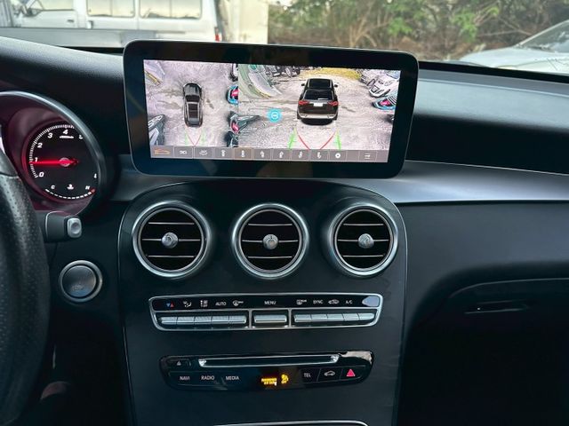 GLC 300 4MATIC 雙前電動加熱座椅  第16張相片