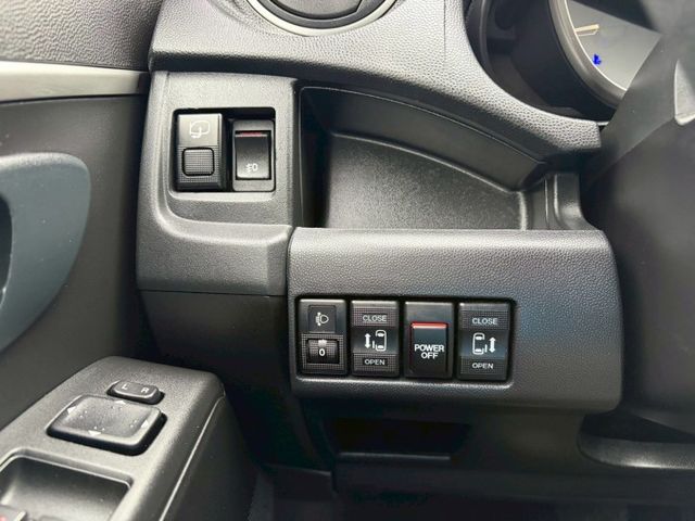 經濟實惠安全七人MPV、雙電動側滑門上下車超方便  第16張相片