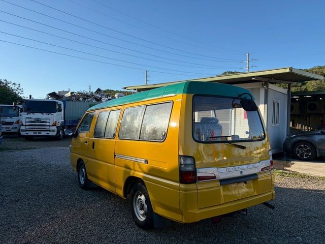 娃娃車政府規範原廠保養、載小朋友無載重、惡操問題、車況好~!內裝乾淨、外觀佳已改回八人座(全新座椅)  第3張相片